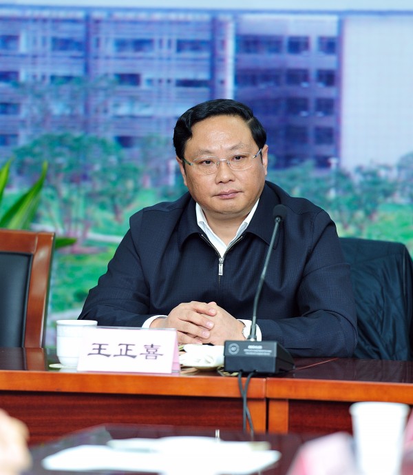 集團(tuán)召開干部大會(huì)宣布主要領(lǐng)導(dǎo)調(diào)整決定
